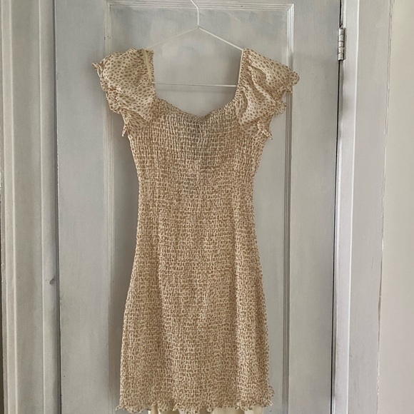 Short Sleeve Sweetheart Neck with Tie Detail Tan Spotted Body-con Dress - Picture 8 of 10